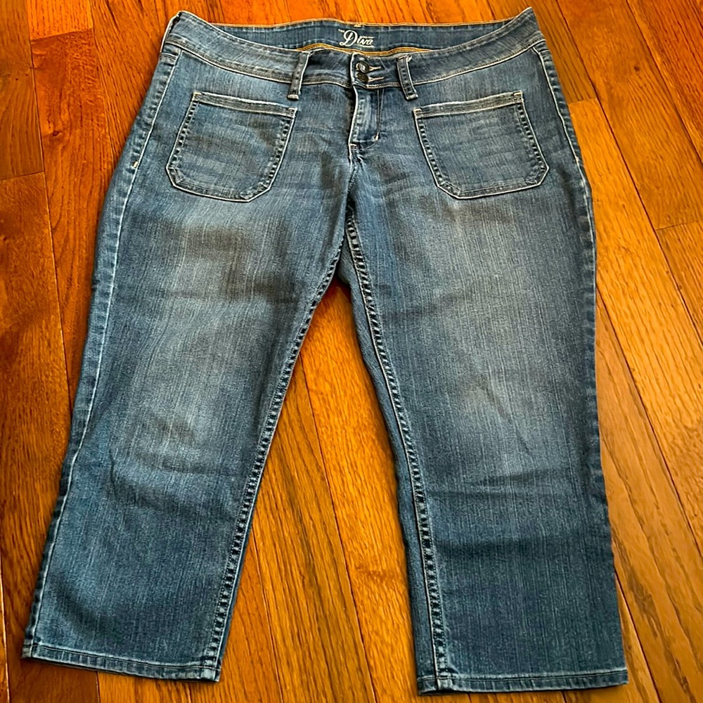 Old Navy “Diva” capris. Good condition
